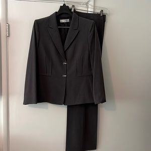Tahari ASL 2 piece grey pantsuit